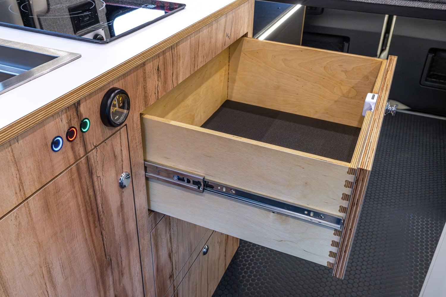 Oppenheimer build photograph 11