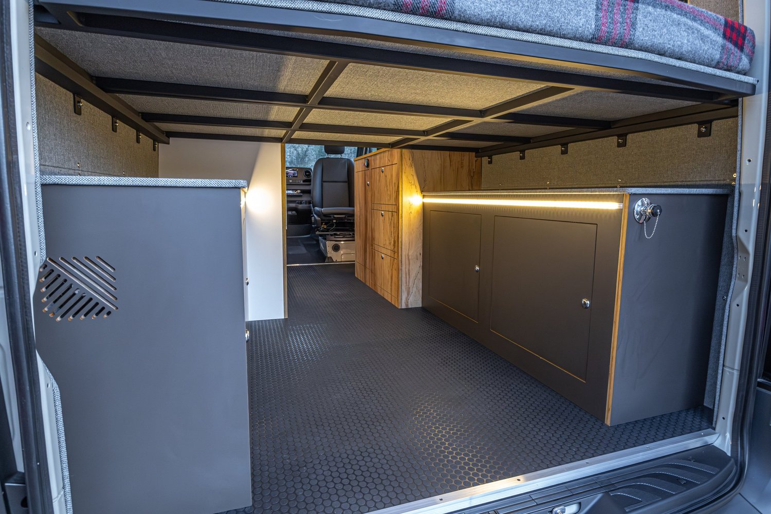 Oppenheimer build photograph 24